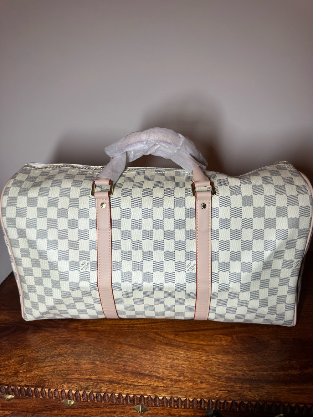 Light Gray Checkered Travel Duffel Bag. No Brand. - Picture 3 of 6